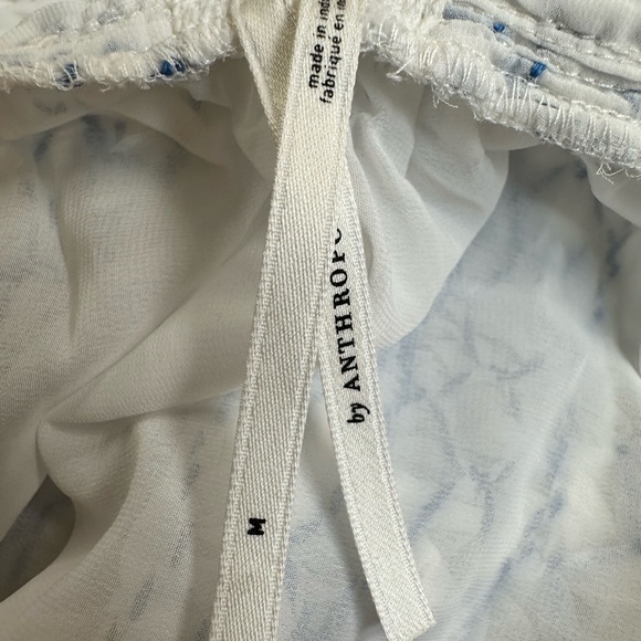 NWOT Anthropologie Women’s Sheer Smocked Babydoll White Blue Embroidered Top - M - Picture 4 of 10